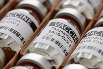Course au vaccin : la propriété intellectuelle, c’est le « vol » qui freine l’innovation